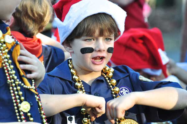 Thousands come out for annual Christmas Parade - villagelivingonline.com