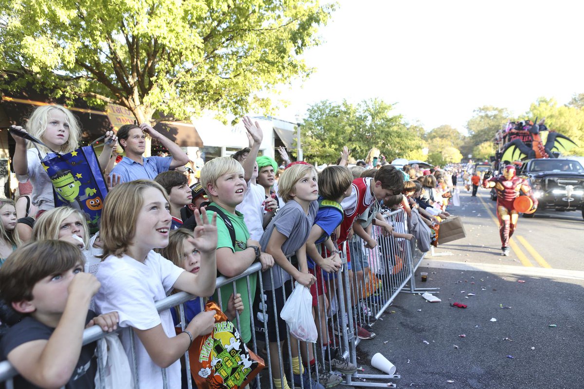 Crowd gathers in Crestline Village for Mystics of Mountain Brook parade