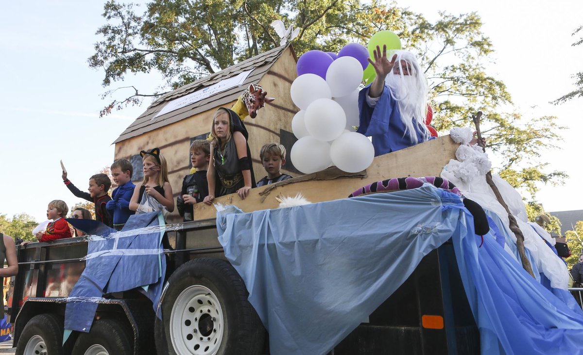 Crowd gathers in Crestline Village for Mystics of Mountain Brook parade